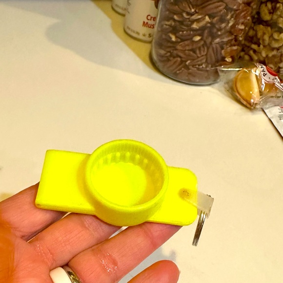 VTG RARE CUSTOM TWIST CAP BOTTLE OPENER KEYCHAIN COLLECTIBLE PHILIPPINE BAPTIST - Picture 5 of 5